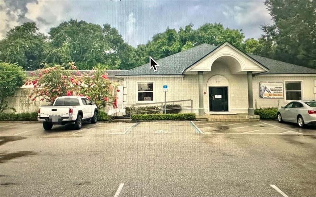a view of a car park in front of house