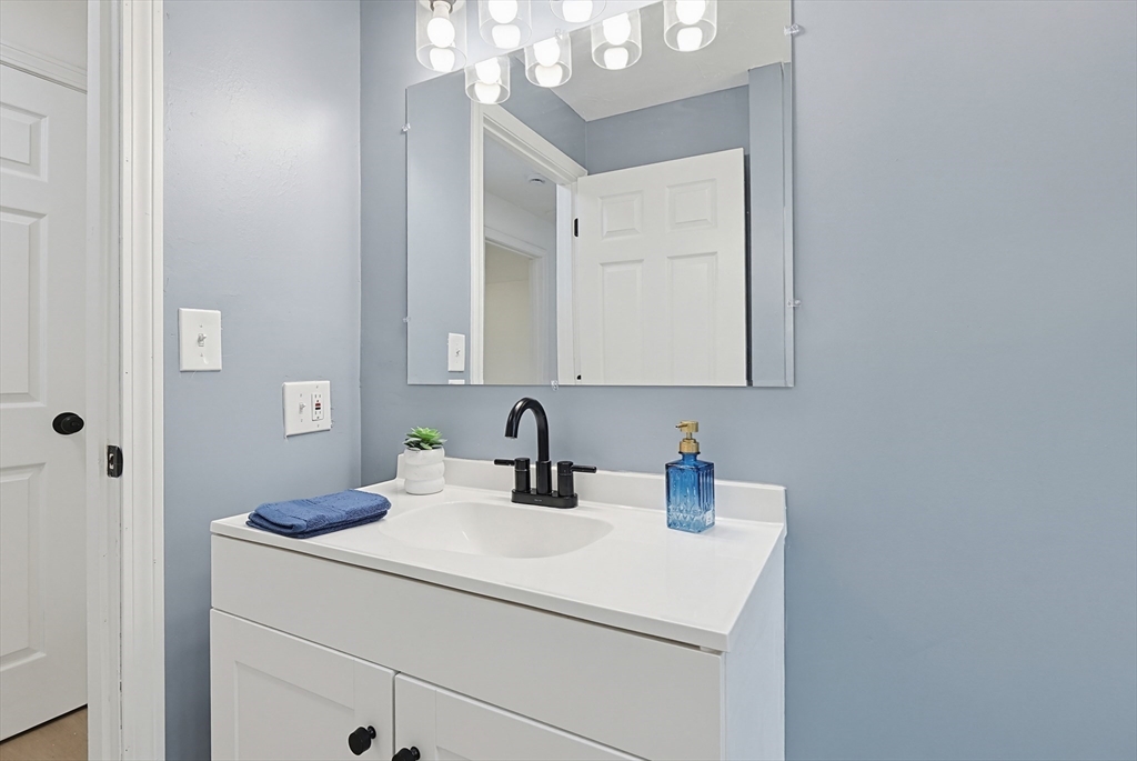 9 Scraggy Neck Rd Extension Bourne, MA 02534 - Photo 22 of 42
