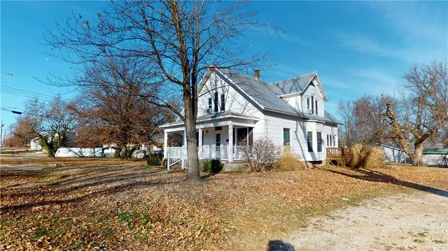 $189,900 | 728 West Hunter Street, Nevada, MO 64772