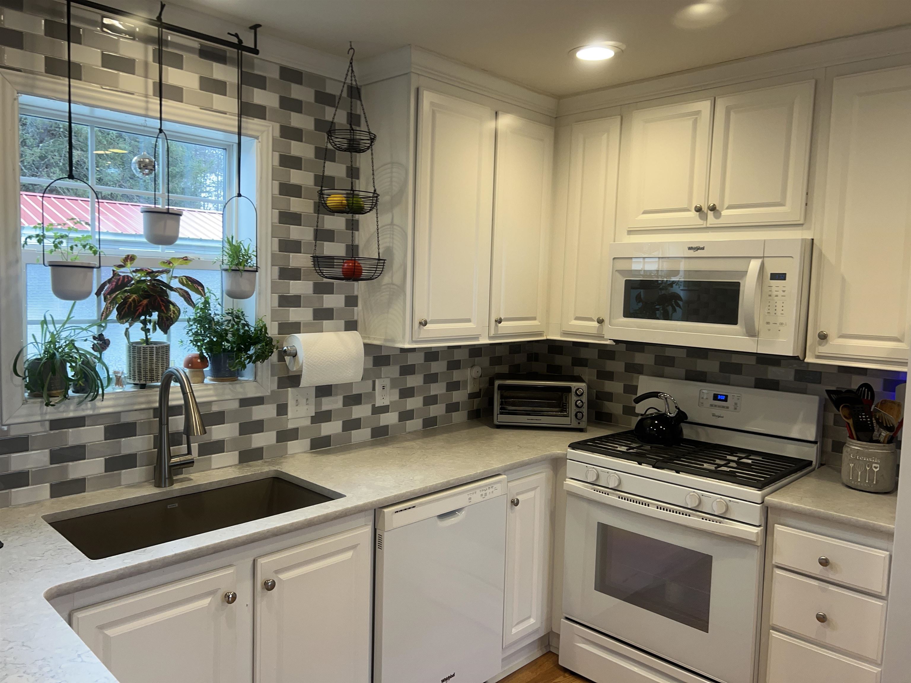 83 Hayes Park Exeter, NH 03833 - Photo 2 of 24