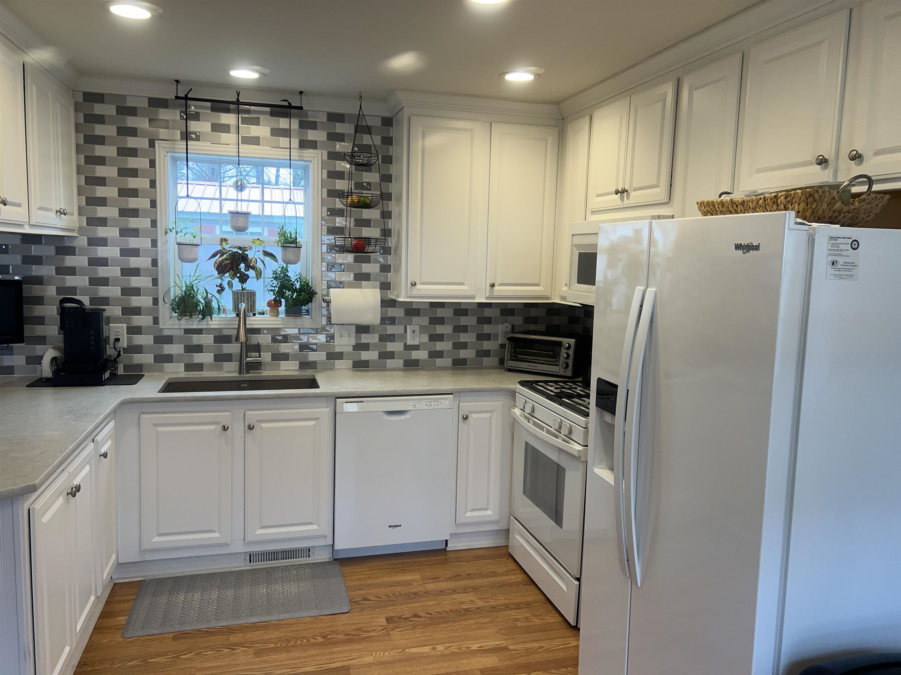 83 Hayes Park Exeter, NH 03833 - Photo 3 of 24