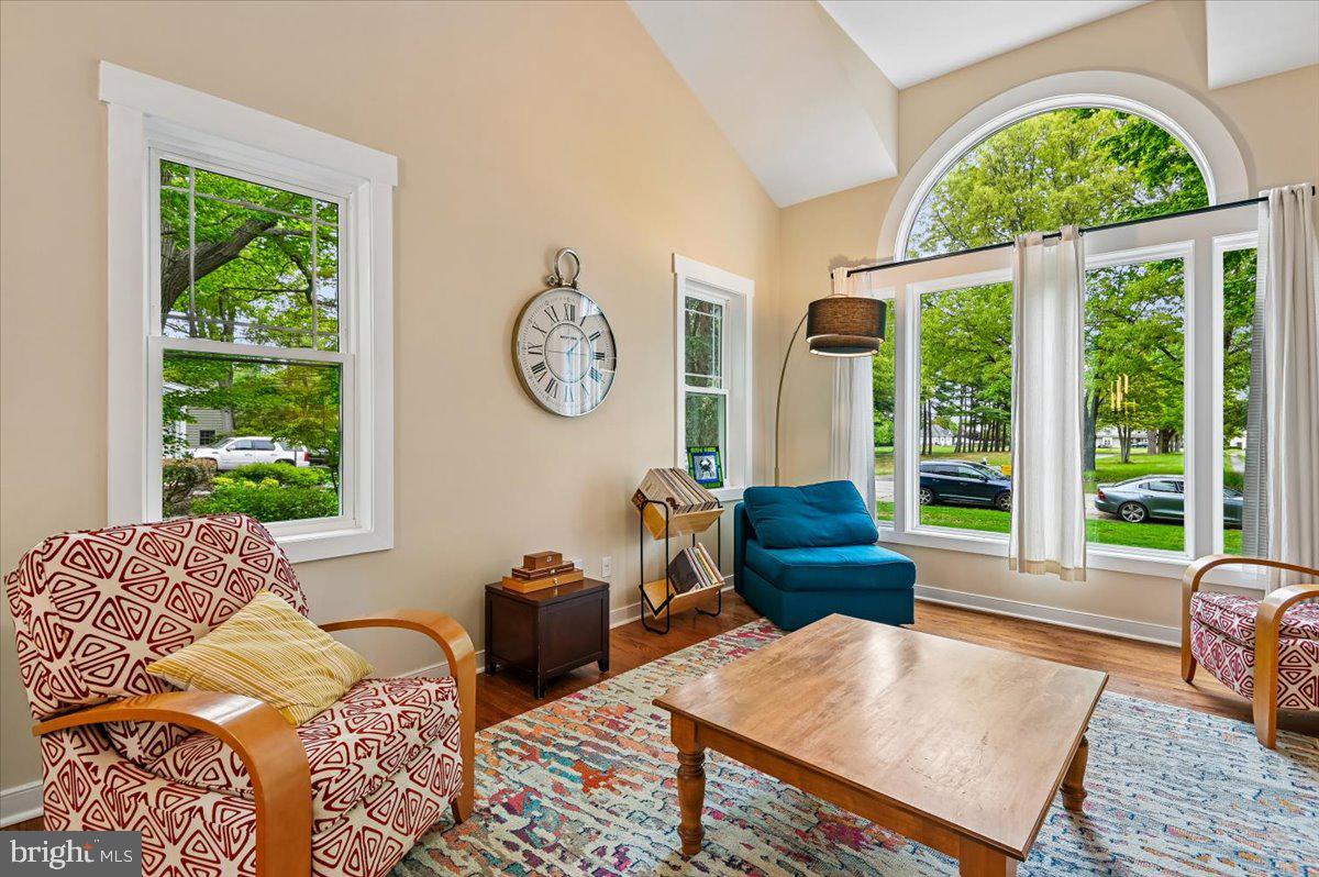 1430 Bay Head Road Annapolis, MD 21409 - Photo 30 of 94 Living room