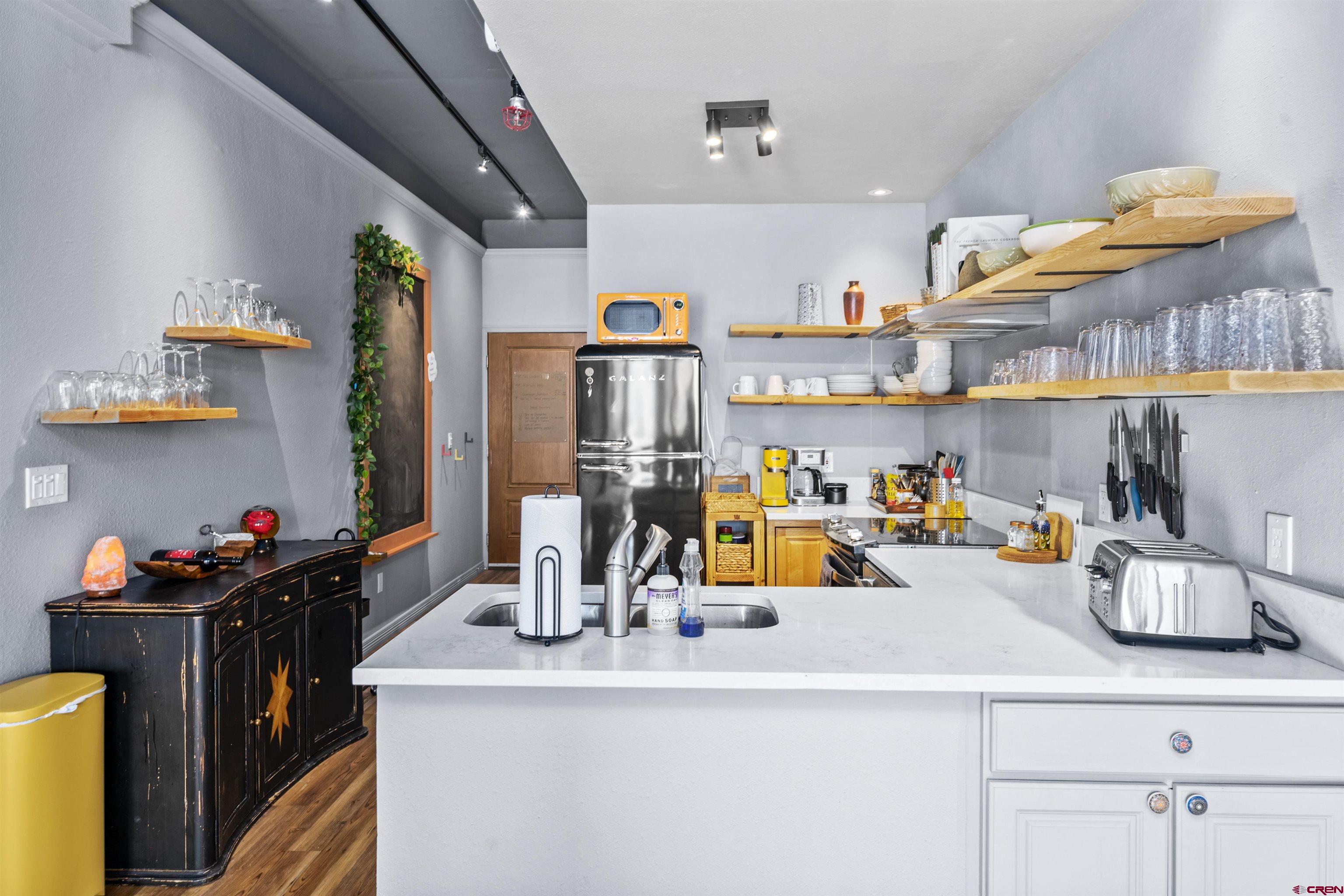 11 Snowmass Road, Unit 33 Crested Butte, CO 81225 - Photo 5 of 34 a view of a room with gym equipment