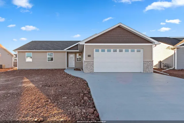 $349,900 | 1715 Sovereign Way, Neenah, WI 54956