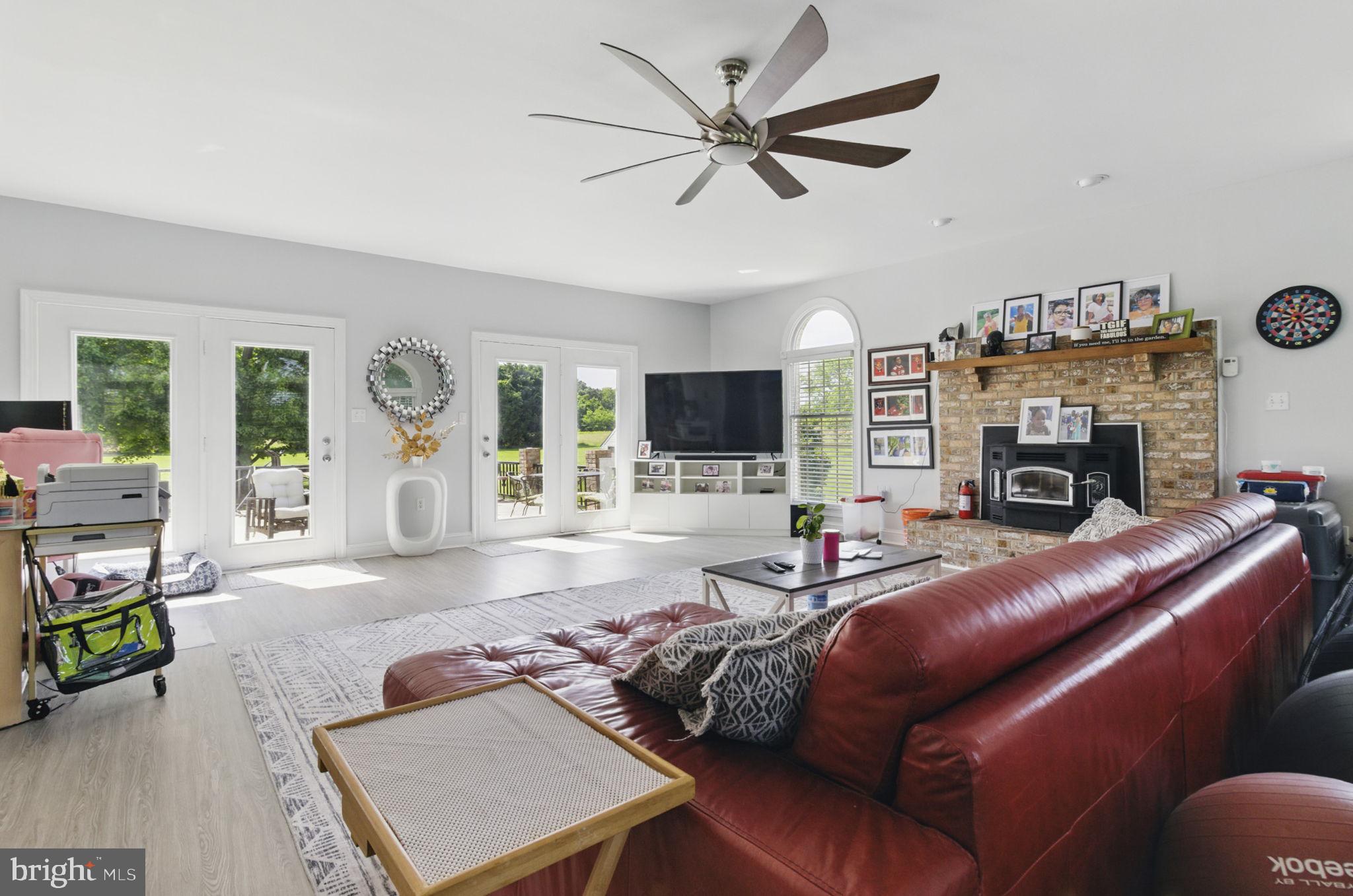 75 West Bay Front Road Lothian, MD 20711 - Photo 23 of 89 Family Room