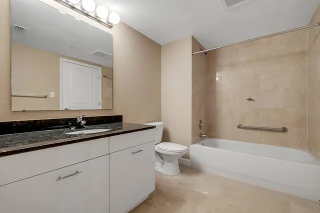 $289,900 | 300 South Duval Street, Unit 1112, Tallahassee, FL 32301