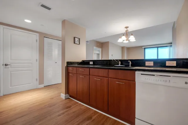 $289,900 | 300 South Duval Street, Unit 1112, Tallahassee, FL 32301