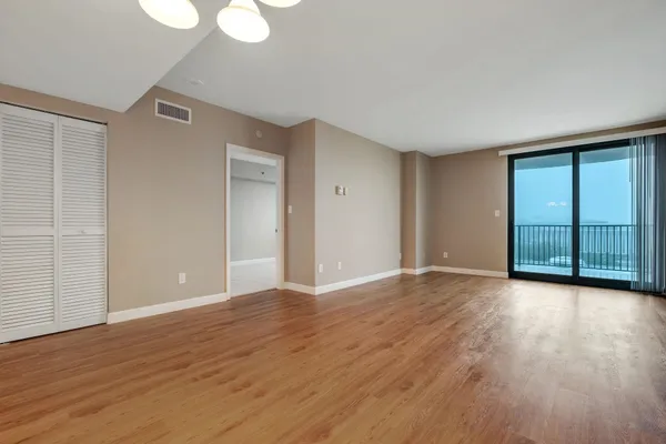 $279,900 | 300 South Duval Street, Unit 1112, Tallahassee, FL 32301