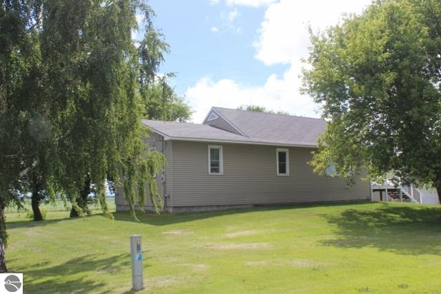 10621 South Barnard Road St. Louis, MI 48880 - Photo 21 of 28 1788313-20.JPG