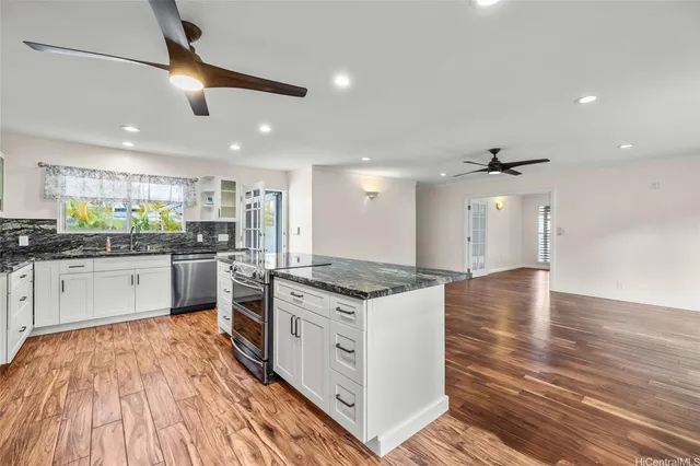 $1,750,000 | 1366 Akiahala Place, Kailua, HI 96734