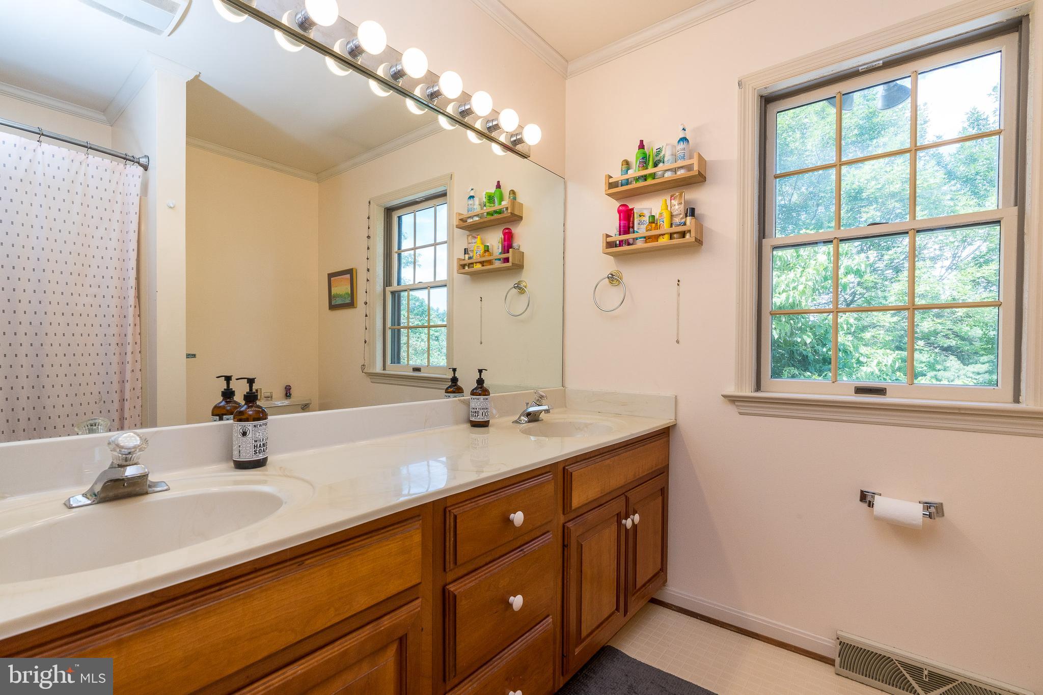 2900 Weaver Road Lancaster, PA 17601 - Photo 25 of 33 Second Floor Full bath