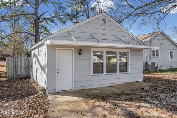 $219,000 | 210 West Street, Batesville, MS 38606
