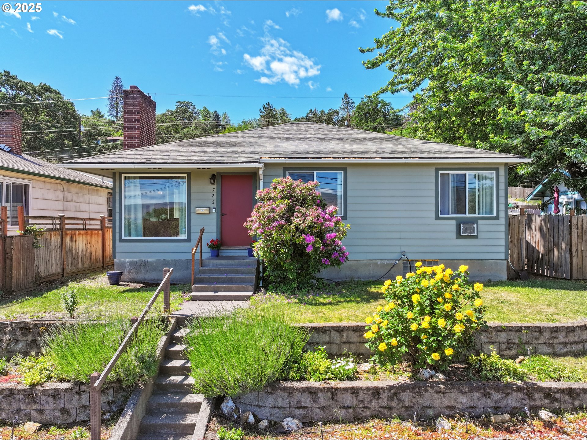 722 East 14th Street The Dalles, OR 97058 - Photo 1 of 43 a front view of a house with a yard