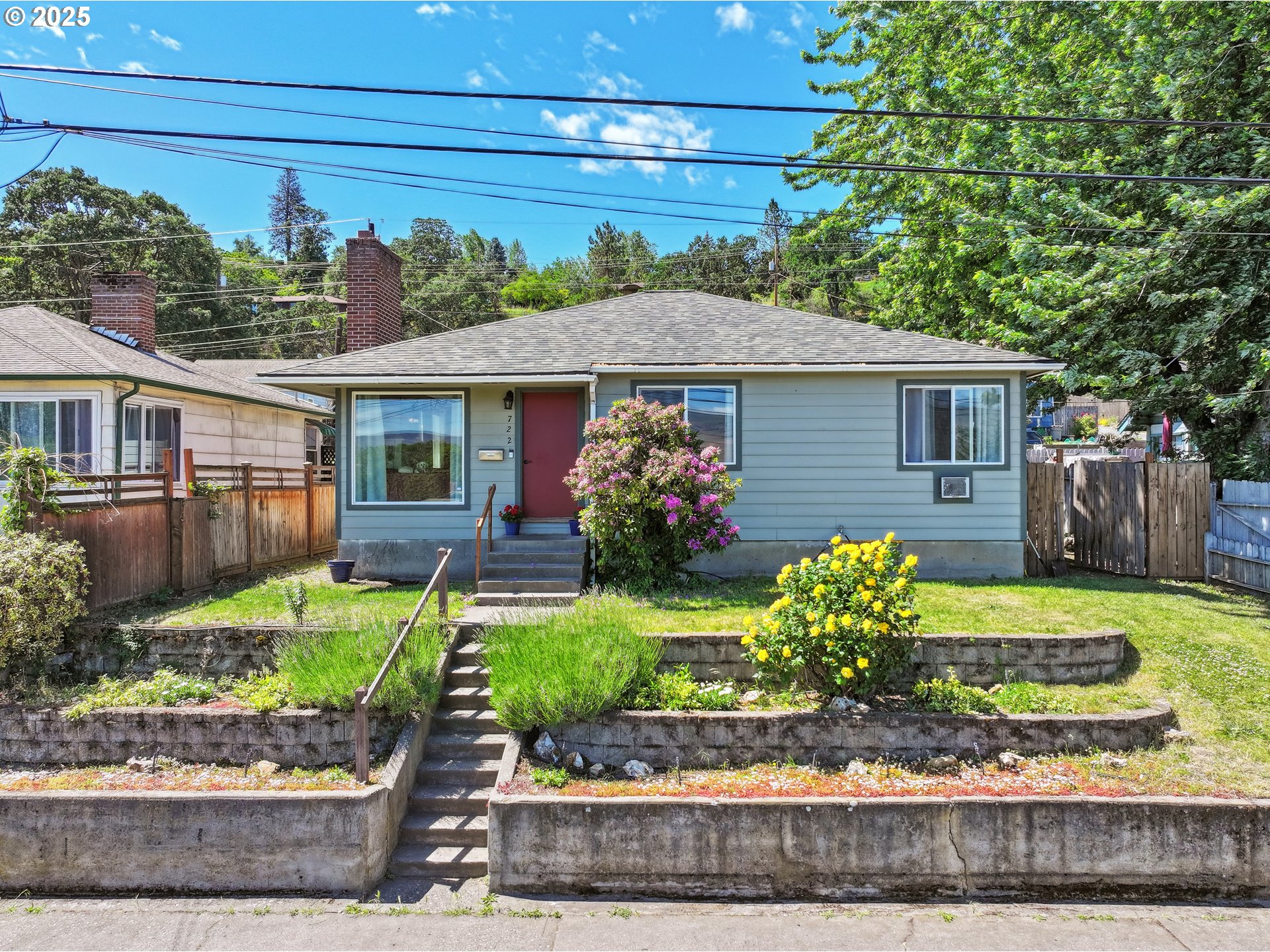 722 East 14th Street The Dalles, OR 97058 - Photo 2 of 43 front view of a house with a yard