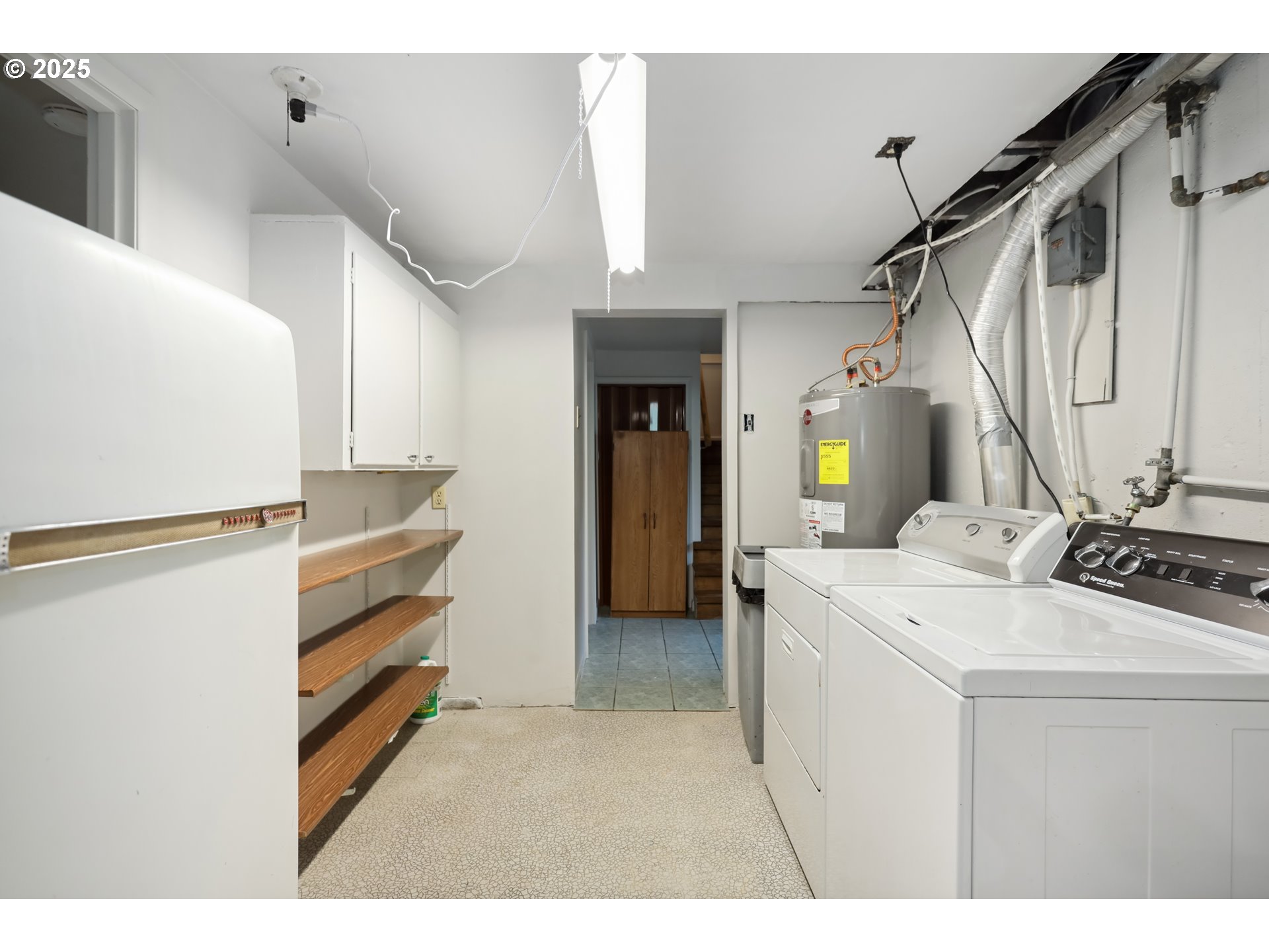 722 East 14th Street The Dalles, OR 97058 - Photo 26 of 43 a utility room with closet dryer and washer