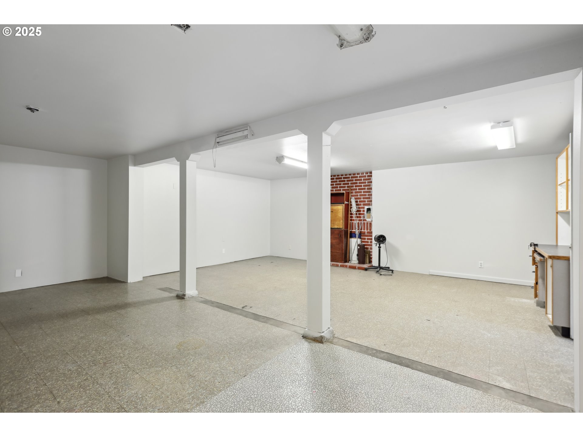 722 East 14th Street The Dalles, OR 97058 - Photo 30 of 43 a view of an empty room