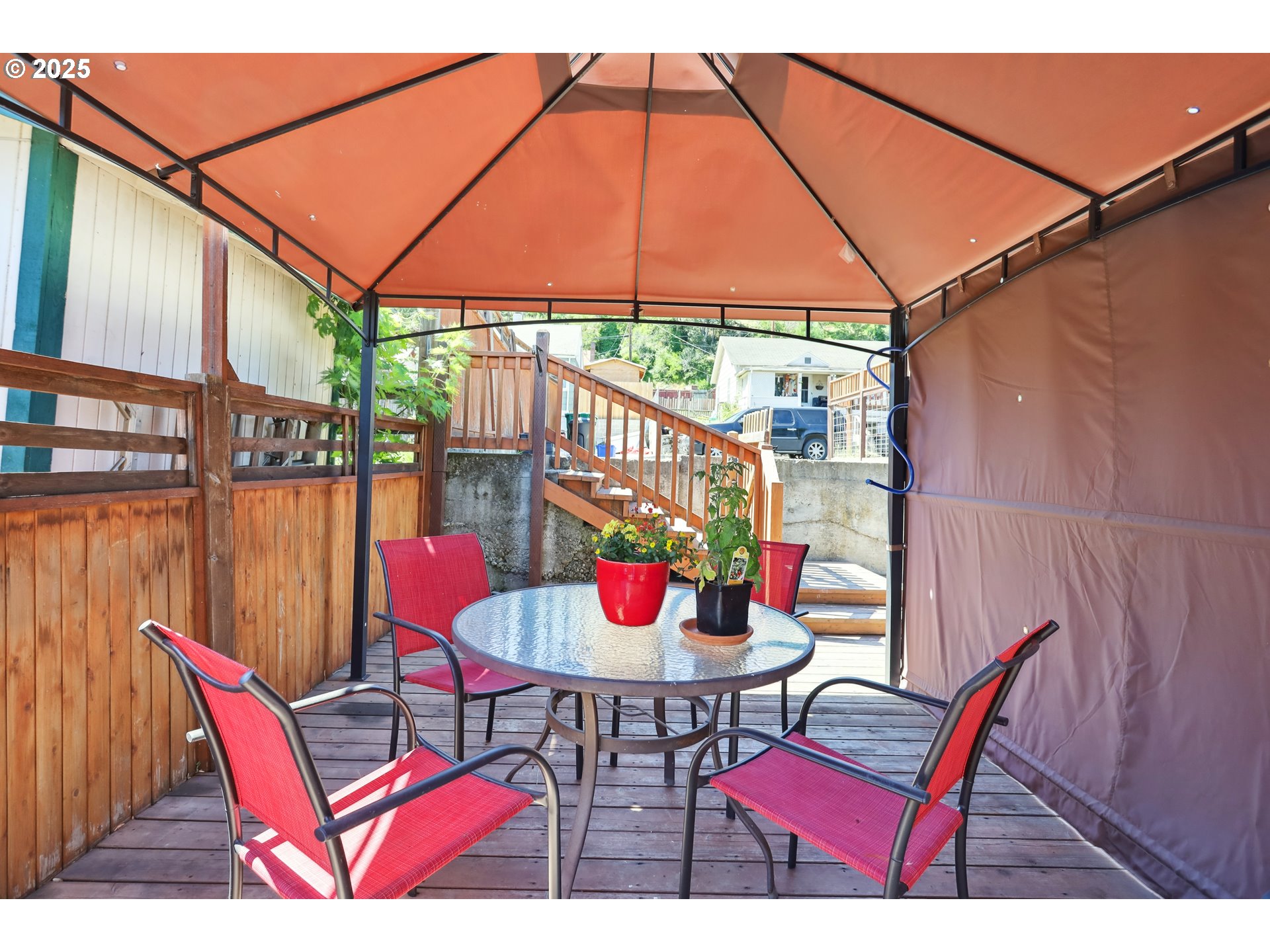 722 East 14th Street The Dalles, OR 97058 - Photo 34 of 43 a outdoor space with tables and chairs