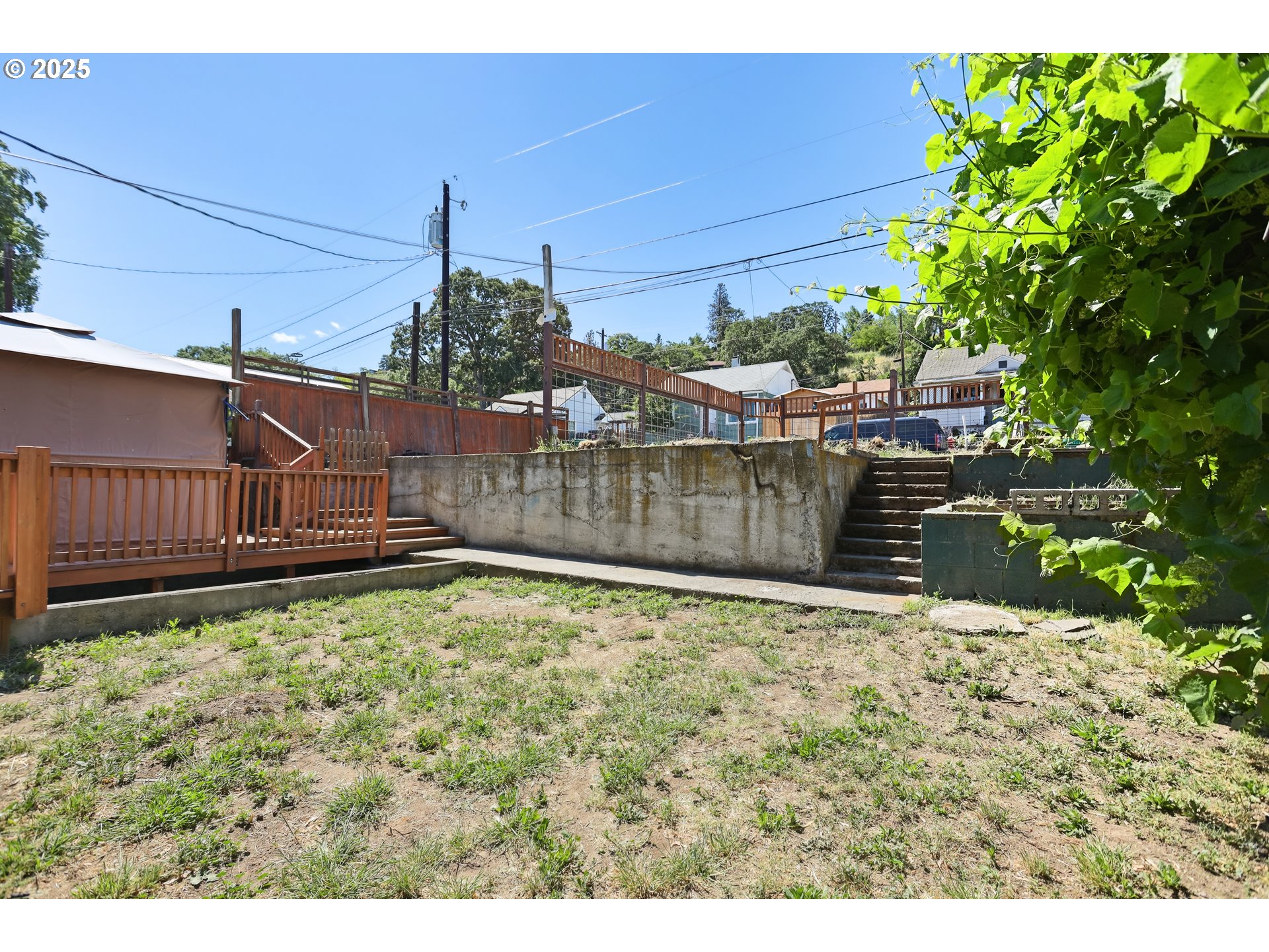 722 East 14th Street The Dalles, OR 97058 - Photo 36 of 43 a view of a backyard