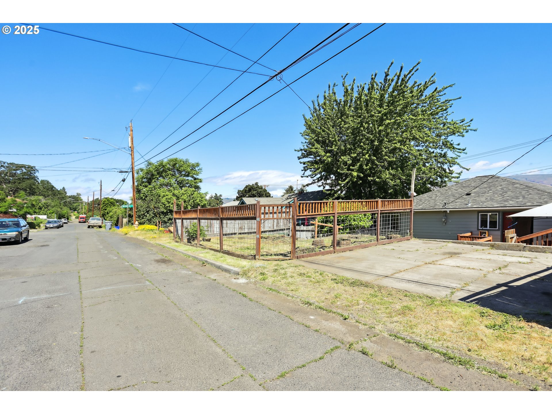 722 East 14th Street The Dalles, OR 97058 - Photo 43 of 43 a view of a backyard