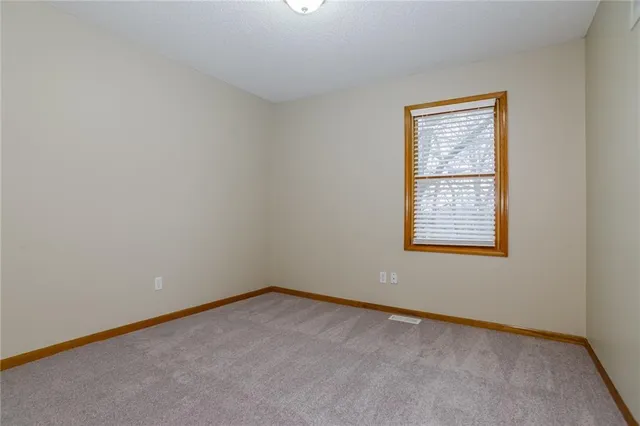 $2,130 | 8620 North Crawford Avenue, Kansas City, MO 64153