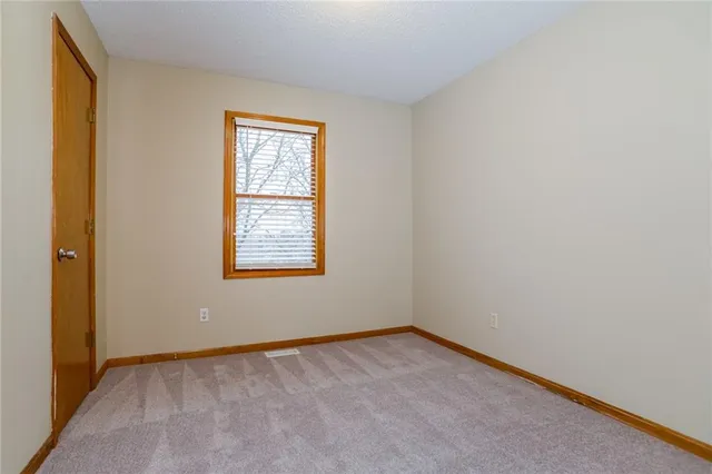 $2,130 | 8620 North Crawford Avenue, Kansas City, MO 64153