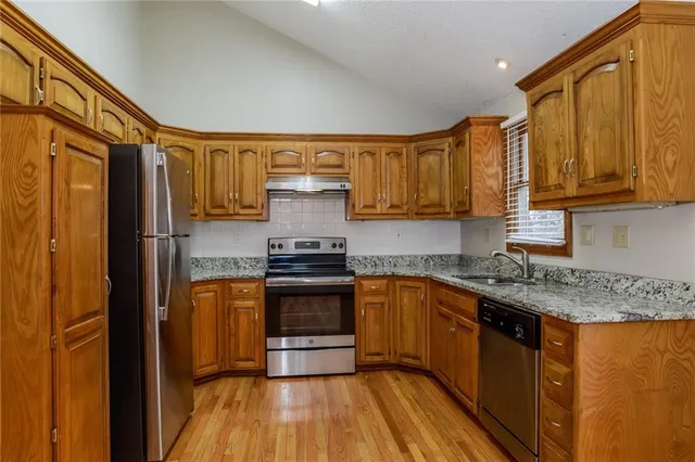 $2,130 | 8620 North Crawford Avenue, Kansas City, MO 64153