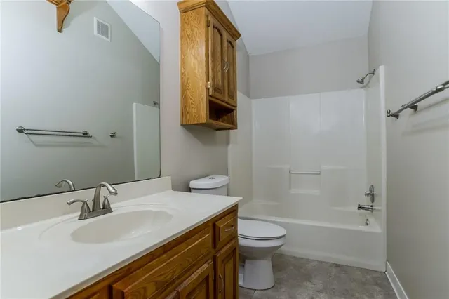 $2,130 | 8620 North Crawford Avenue, Kansas City, MO 64153