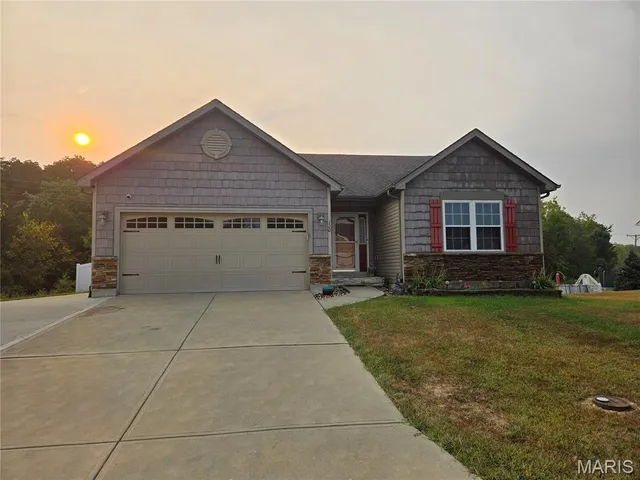 $275,000 | 120 Creekside Drive, Winfield, MO 63389
