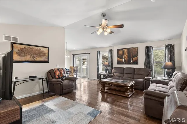 $275,000 | 120 Creekside Drive, Winfield, MO 63389