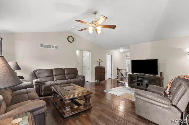 $275,000 | 120 Creekside Drive, Winfield, MO 63389