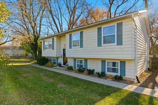 $290,000 | 121 East Clarendon Drive, Round Lake Beach, IL 60073