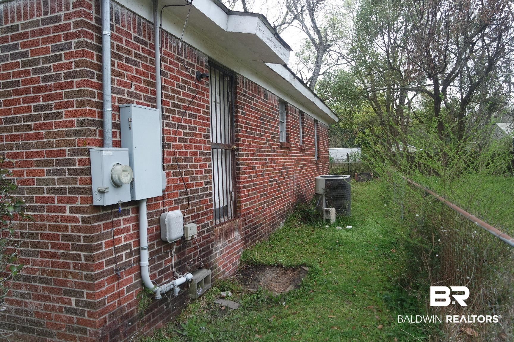 1569 Plover Street Mobile, AL 36605 - Photo 4 of 17 right side