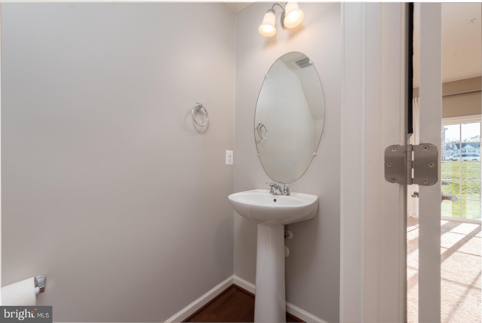 928 Sandy Run Road Baltimore, MD 21220 - Photo 4 of 23 1st Floor Half Bath