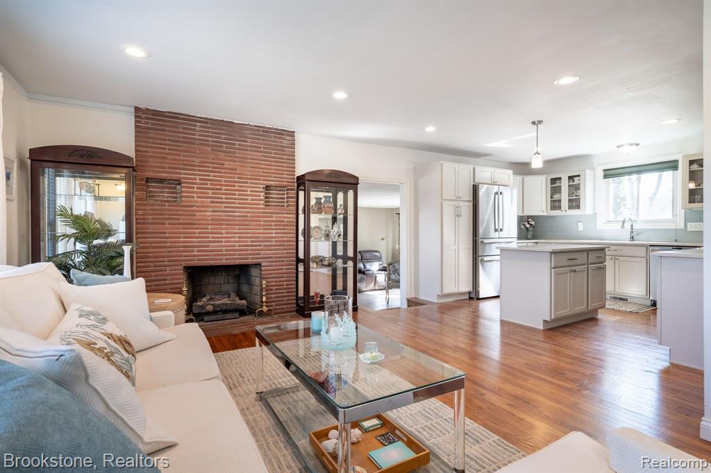 391 Elmhill Road Rochester Hills, MI 48306 - Photo 4 of 44