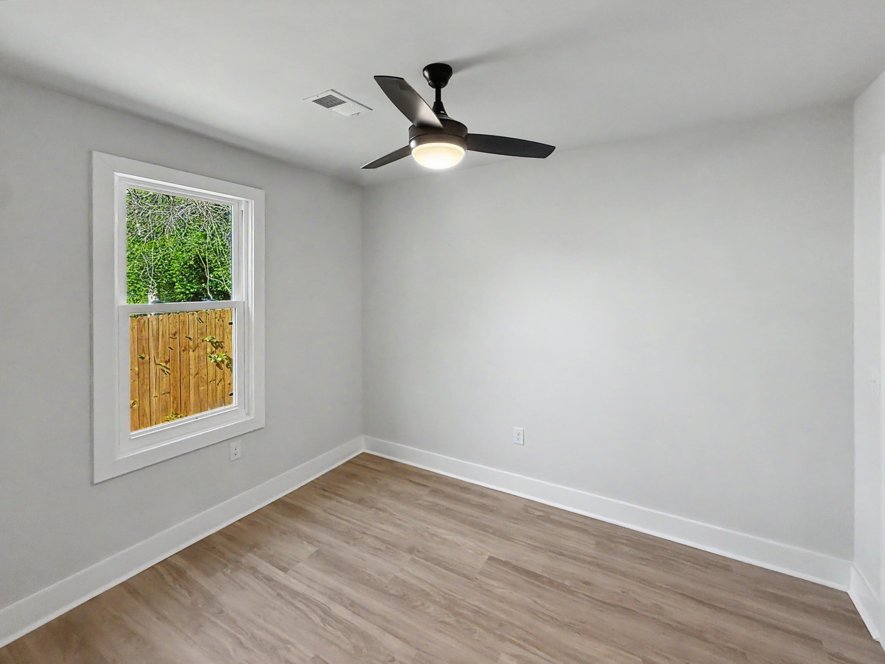2132 Commander Road North Charleston, SC 29405 - Photo 20 of 29 IMG_3478
