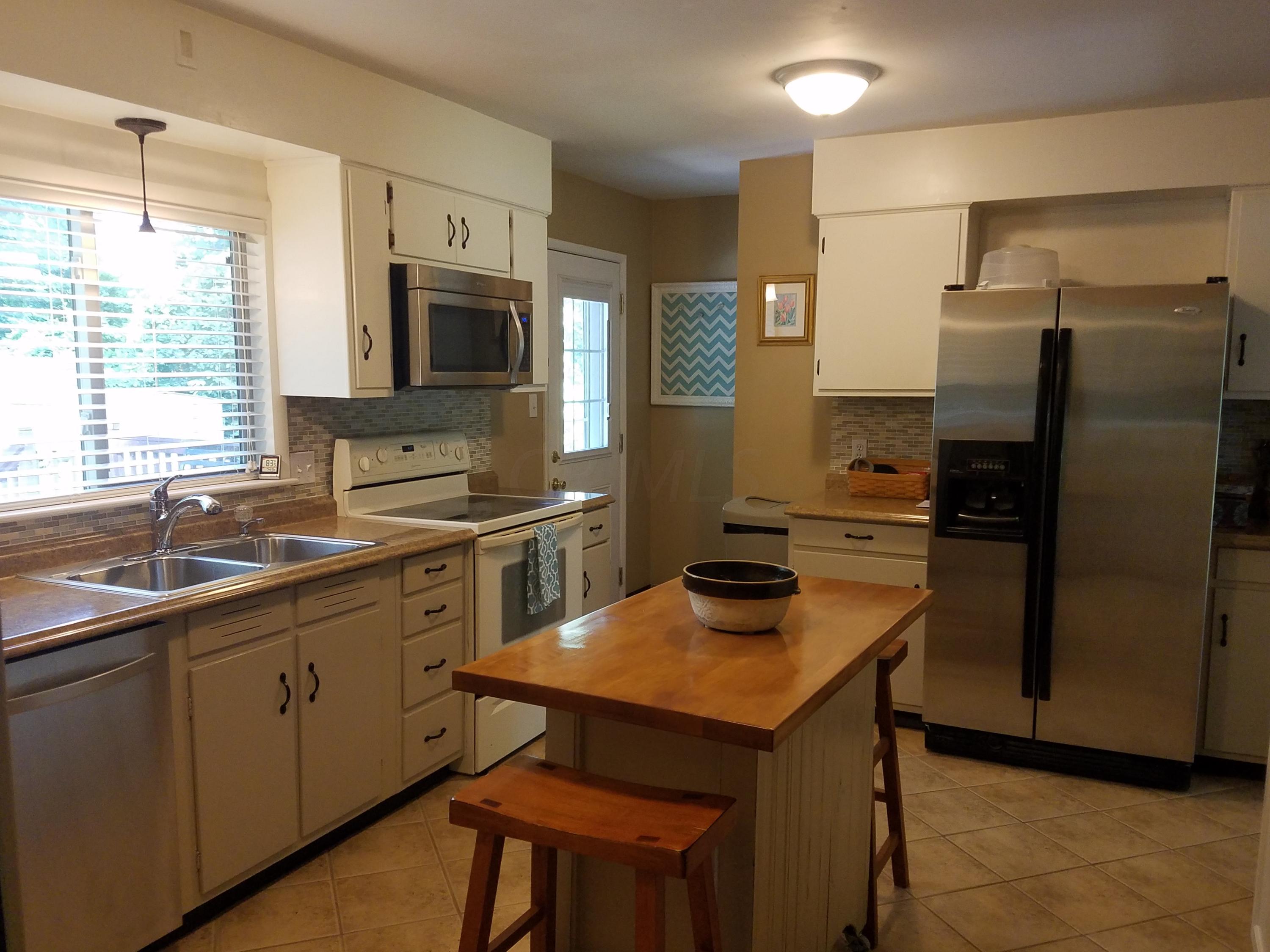464 Cherry Road Columbus, OH 43230 - Photo 4 of 14