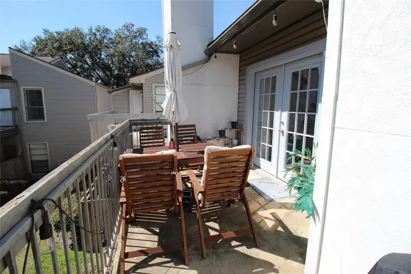 $1,350 | 9707 Richmond Avenue, Unit 104, Houston, TX 77063