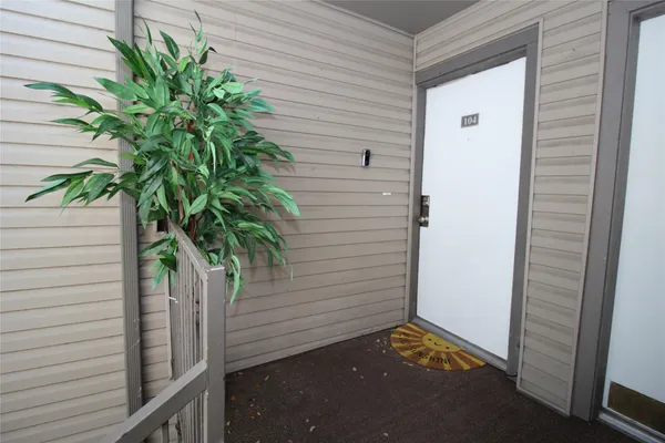 $1,500 | 9707 Richmond Avenue, Unit 104, Houston, TX 77063