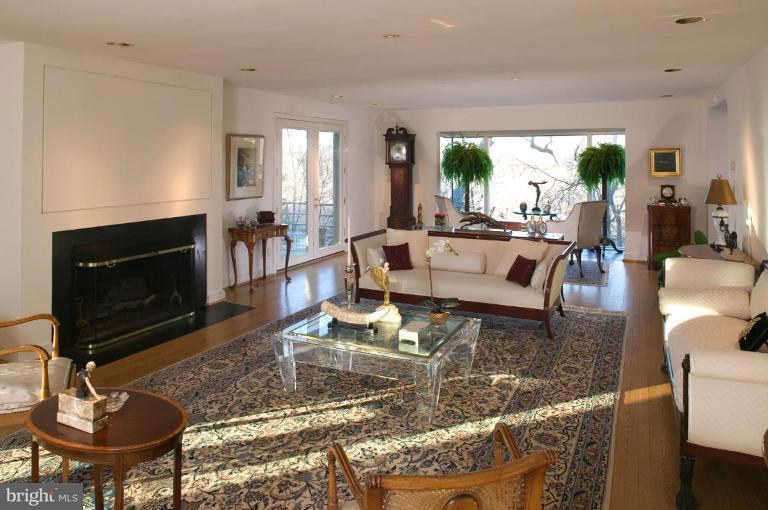 407 Chain Bridge Road McLean, VA 22101 - Photo 12 of 26 Living Room