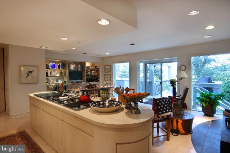 407 Chain Bridge Road McLean, VA 22101 - Photo 15 of 26 Kitchen (Alternate View)
