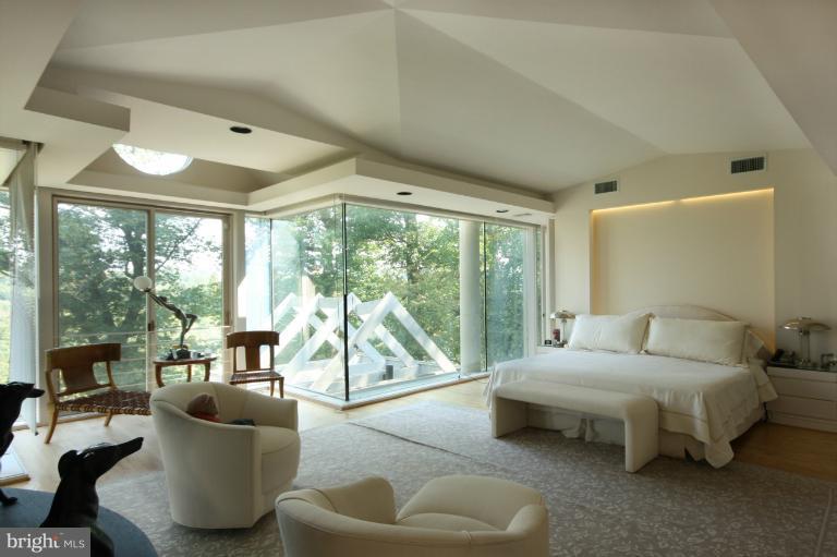 407 Chain Bridge Road McLean, VA 22101 - Photo 17 of 26 Bedroom (Master)