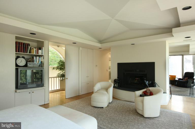 407 Chain Bridge Road McLean, VA 22101 - Photo 19 of 26 Bedroom (Master)