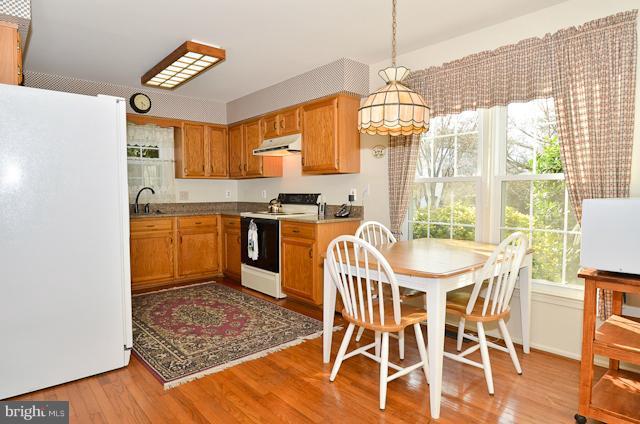 13402 Springhaven Drive Fairfax, VA 22033 - Photo 12 of 23 Kitchen