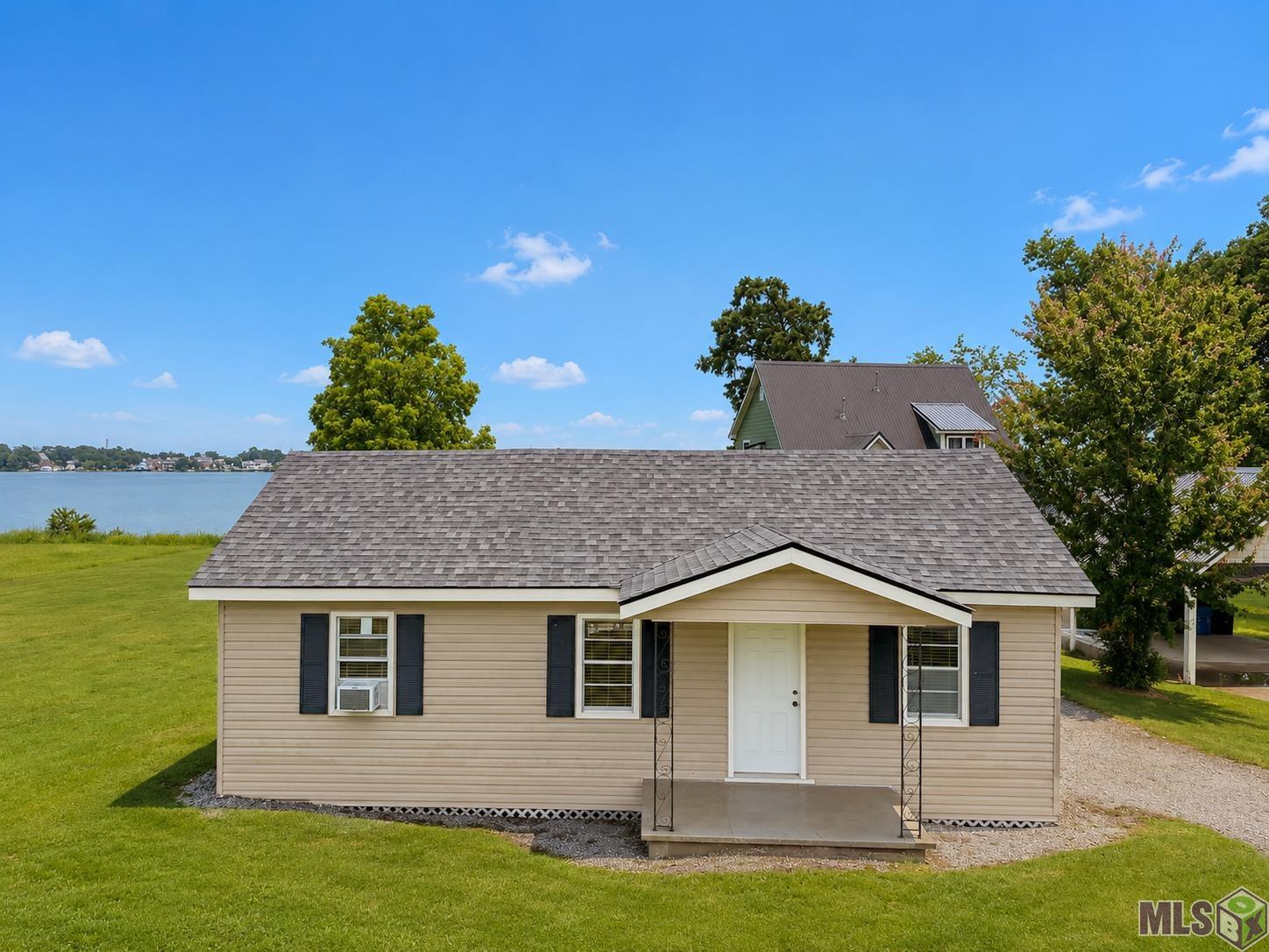 10467 Island Road Ventress, LA 70783 - Photo 2 of 24