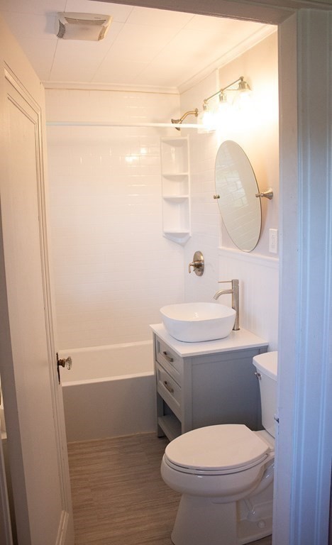 175 June Street Worcester, MA 01602 - Photo 18 of 30 a bathroom with a toilet a sink and bathtub