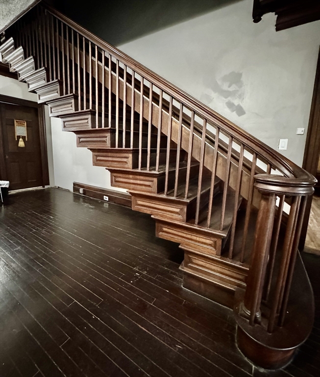 54 Ridgewood Place Springfield, MA 01105 - Photo 6 of 10