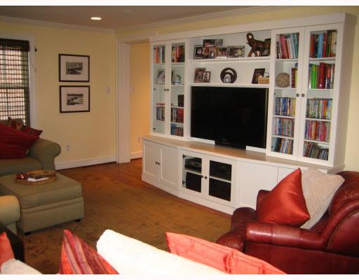 792 Flint Ridge Road Mt. Lebanon, PA 15243 - Photo 10 of 18 Den/Family/Great Room.