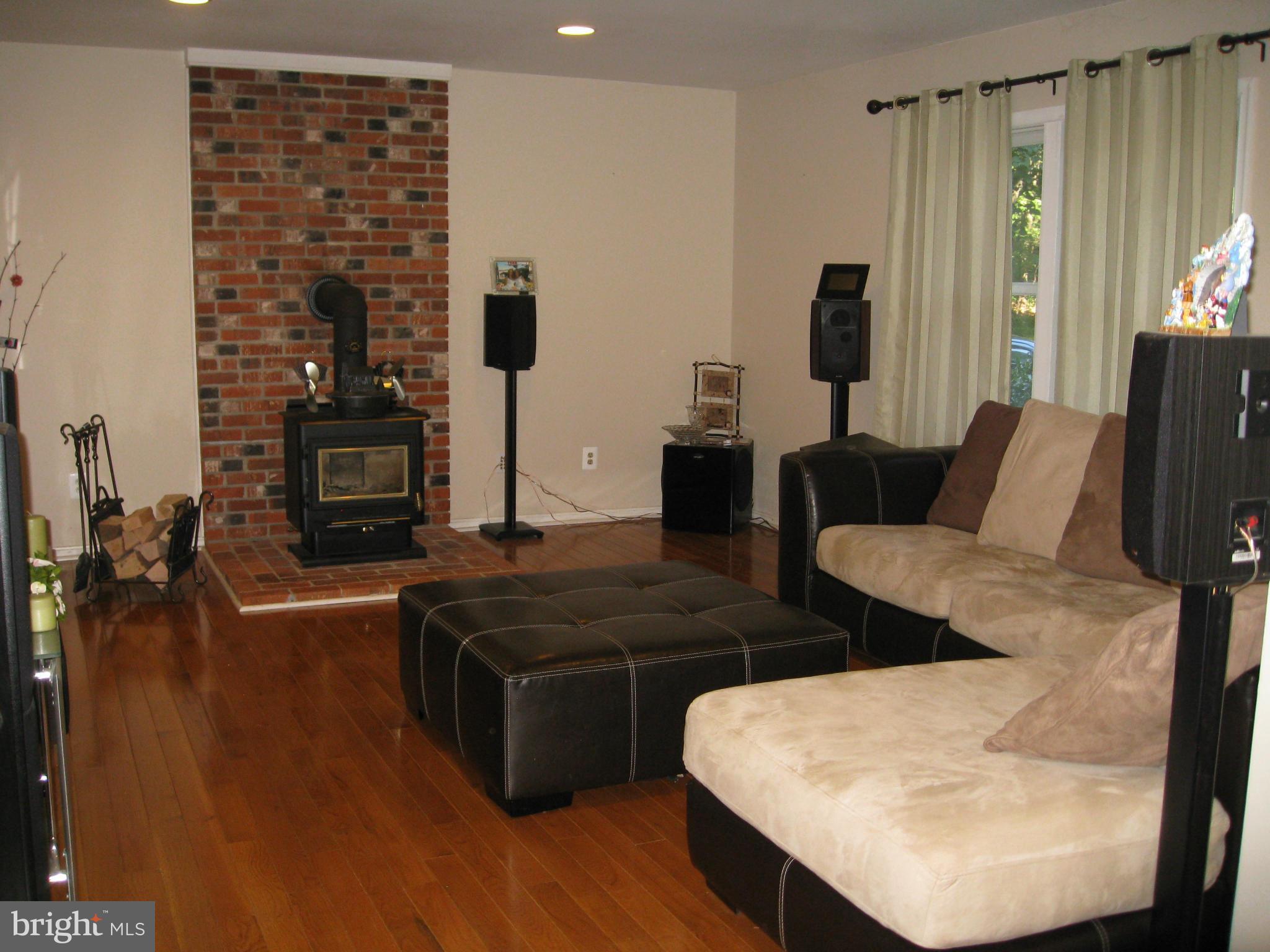 9570 Green Road Midland, VA 22728 - Photo 5 of 25 Living Room