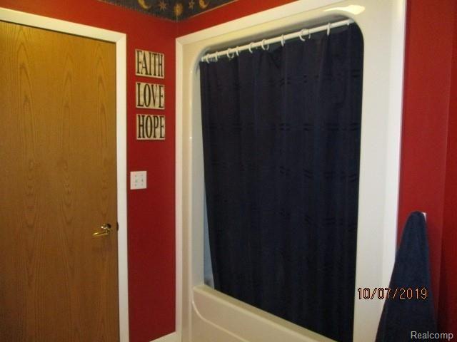 11080 Tipsico Lake Road Fenton, MI 48430 - Photo 34 of 41 IMG_3981.JPG