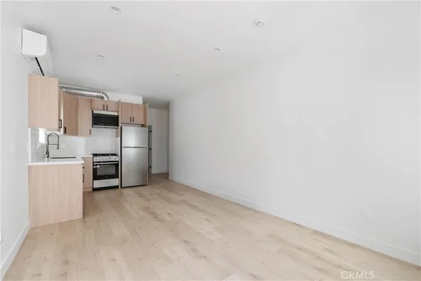 $1,999 | 11140 Woodley Avenue, Unit 1/4, Granada Hills, CA 91344